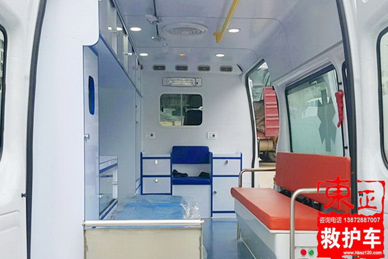 新世代短轴中顶救护车V348监护型医疗舱照片