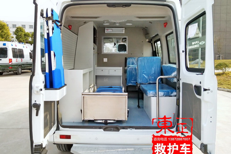新全顺短轴平顶救护车V362汽油版运输型内饰图 