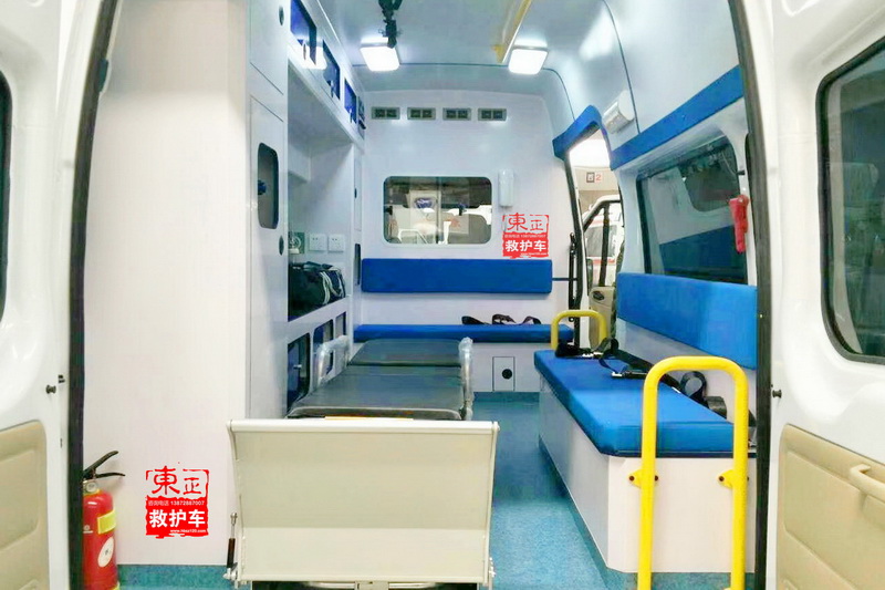 v348福星顶监护型救护车医疗舱照片