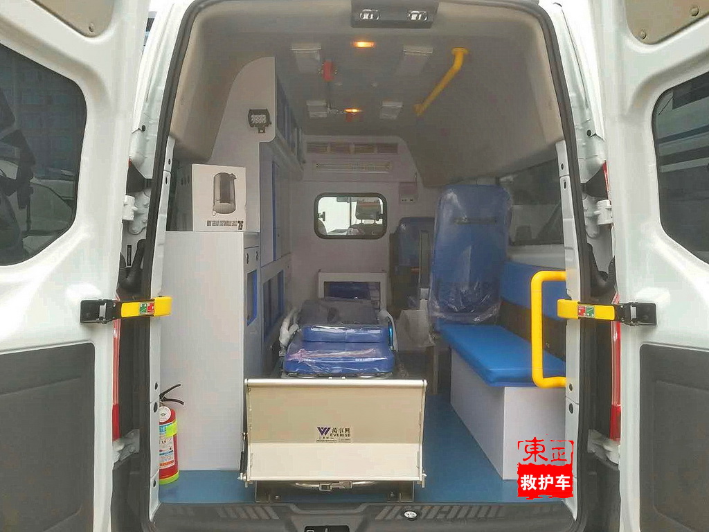 江铃福特新全顺负压救护车监护型内饰2